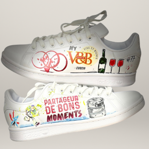 Lire la suite à propos de l’article Sneakers personnalisées pour les équipes de Noël de V and B : un cadeau corporate qui marque vraiment
