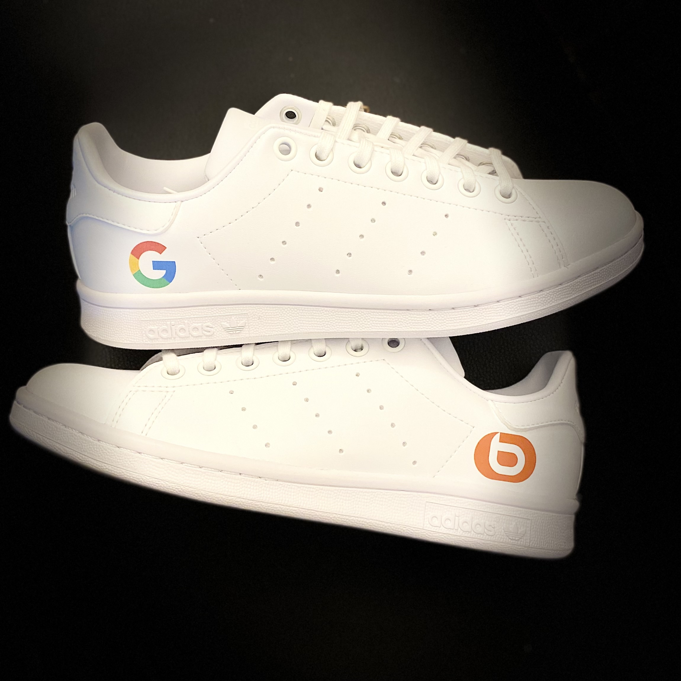 You are currently viewing Les baskets personnalisées entreprise : un cadeau collaborateur qui marque durablement les esprits